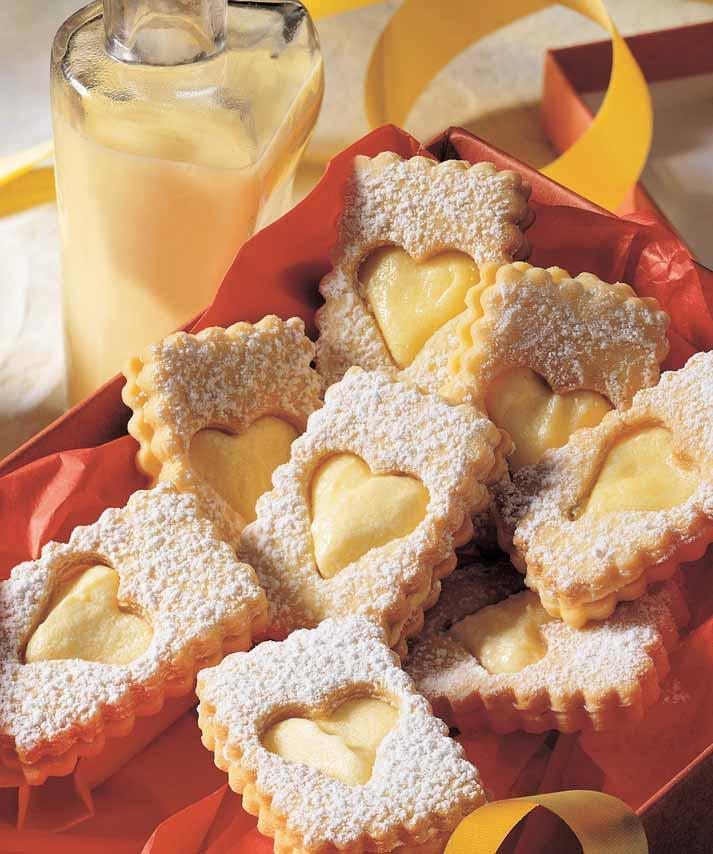Keksy z vajeãného likéru 400 g hladké mouky 100 g mouãkového cukru 1 KL Kypfiicího prá ku do peãiva 2 Vanilínové cukry 2 PL vajeãného likéru 200 g mûkkého másla 2 Ïloutky Na náplà: 1 Krémová náplà s