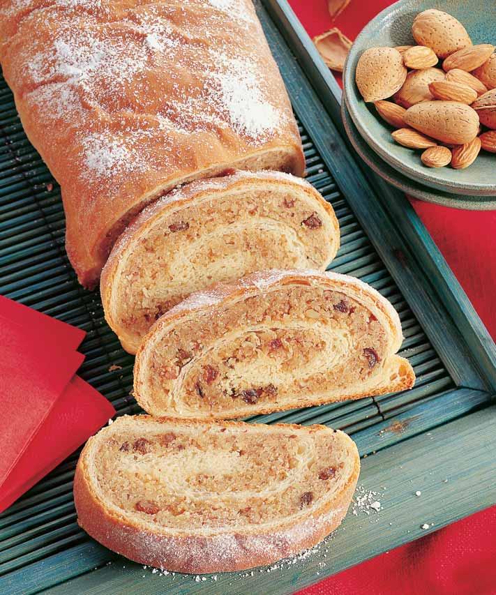 Mandlov závin Na tûsto: 250 g hladké mouky 1 DroÏdí 20 g mouãkového cukru 1 Vanilínov cukr petka soli nastrouhaná kûra z 1 /2 omytého citrónu 1 vejce 40 g rozehfiátého másla 125-150 ml vlaïného mléka
