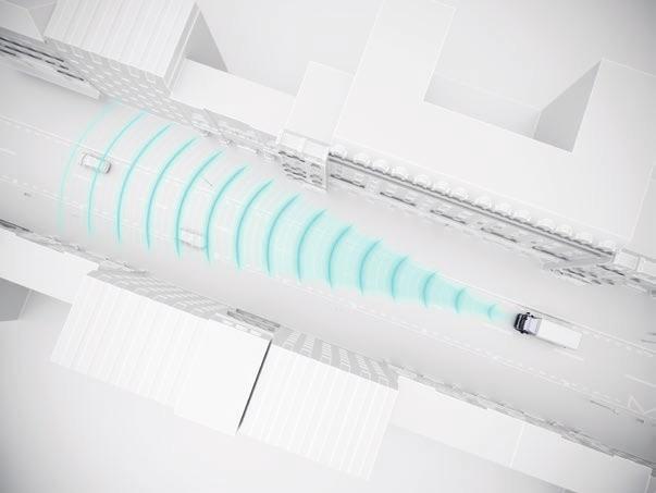 ADAPTIVNÍ TEMPOMAT (ACC) umožňuje udržovat bezpečnou vzdálenost od vpředu jedoucího vozidla automatickým nastavením zrychlení a brzdění (přes retardér nebo provozní brzdu) pro větší bezpečnost a více