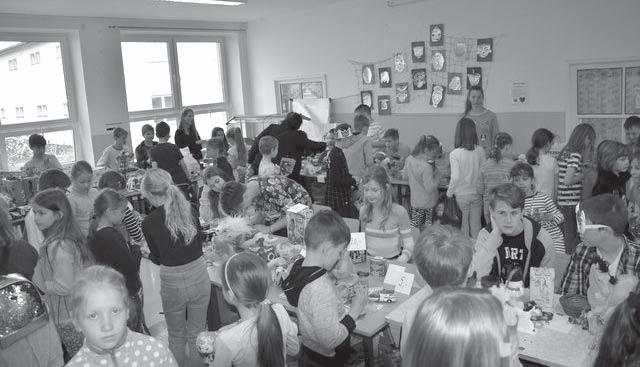 28 Život v Rudné A zase je to tady BLEŠÁK na tuhle akci se těší všechny děti celý rok Se souhlasem rodičů mohou žáci do školy přinést
