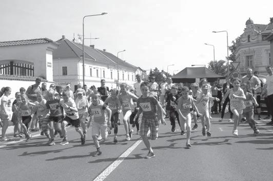 6 Život v Rudné 6. Rudenská míle rekordní! Za ideálního počasí se na startu jednotlivých běhů sešlo více než 200 závodníků.