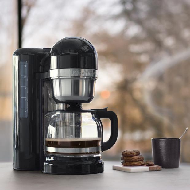 5KCM1204OB Coffee Maker with One-Touch Brewing Ekspres do kawy z intuicyjnym systemem zaparzania Intuitivní kávovar na filtrovanou kávu Aparat za kuhanje kave jednim