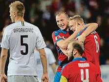 jednou. Výhodu domácího utkání bude mít výš postavený celek po základní části. (mb) Střípky z 23.