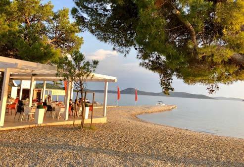 Cena VILA OLIVA bilo 2 bilo 3 350m Vodice centrum - 800 m, pláž - 350 m parkování u objektu, společné venkovní posezení bilo 2 - ložnice s manželskou postelí či 2 samostatnými lůžky, kuchyňský kout,
