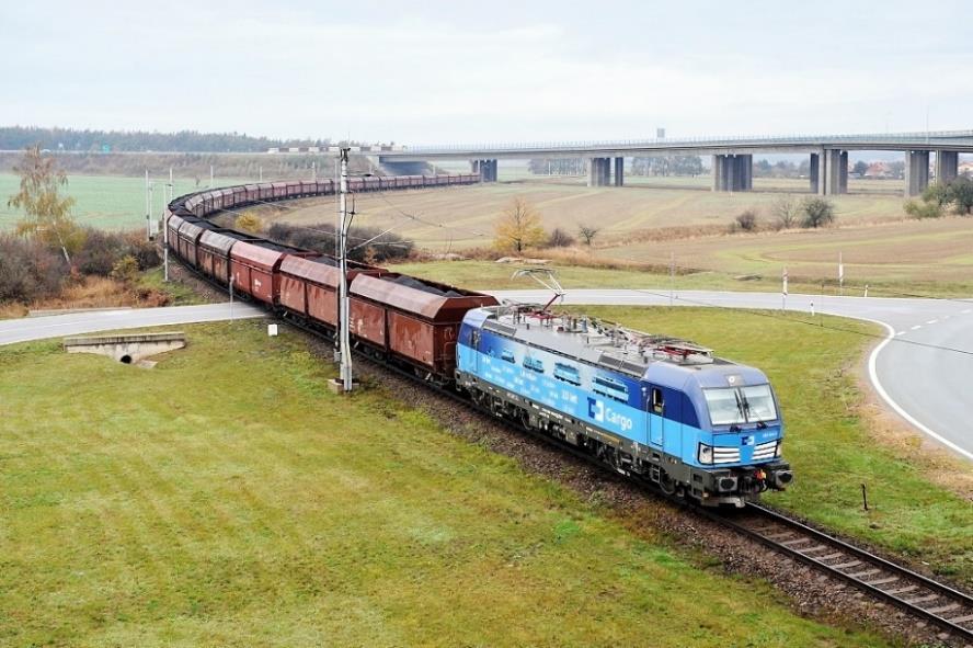 Tabulka 3: Intervaly taktového jízdního řádu v jednotlivých úsecích Pravidelný taktový jízdní řád na trati v ranní a odpolední špičce v pracovní dny Praha Hradec Králové 60 minut Velký Osek Chlumec