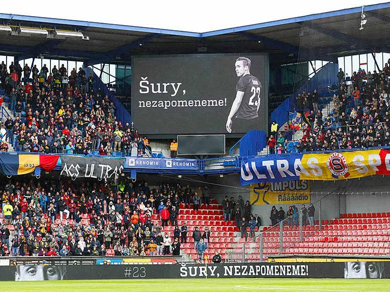 FOTOSTORY FOTOSTORY 36 37 Jak Sparta vyhrála pro Šurala!