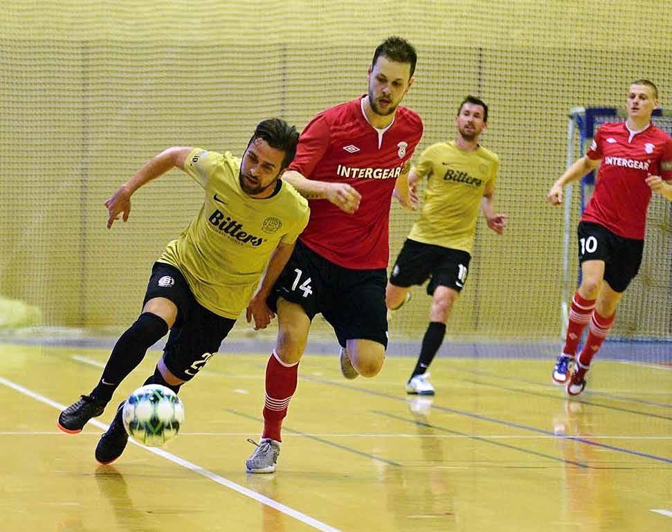 54 FUTSAL FUTSAL 55 Parádní obrat. Chrudim vyrovnala sérii se Spartou RADOST SPARTY NEMĚLA V CHRUDIMI DLOUHÉHO TRVÁNÍ. ERA-PACK VYHRÁL 6:4 PO PRODLOUŽENÍ.