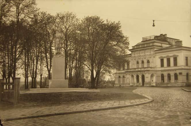 Obr. 87: Pohled na Hankův dům a Hankovo náměstí, období