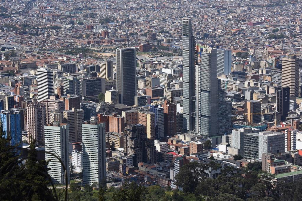 Program výpravy 1. den středa 20.11. Praha Bogota Odlet podle letového řádu z Prahy s přestupem přes Amsterdam do Bogoty. Díky časovému posunu přiletíme do Bogoty odpoledne.