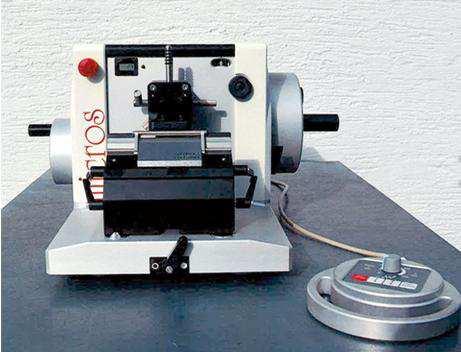 Nejvhodnější pro velké části tkání. Úhel 22, délka 130 mm, šířka 18 mm. Zásobník s 50 ks.