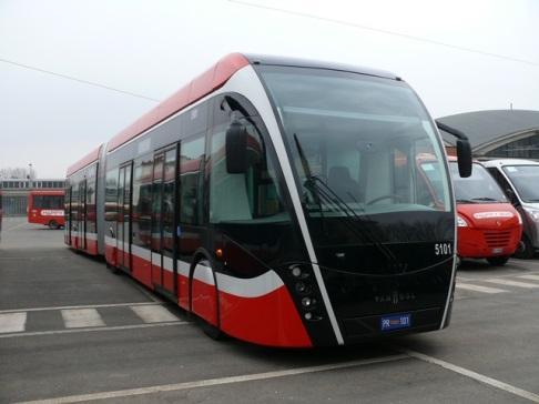 Počet cestujících v Plzni 105 mil./rok (175 tis.obyv), Linci 90 mil. (195 tis. obyv), Szegedu 105 mil.