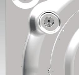 Produkt neinstalujte na místa, kde teplota klesá pod 0 º. Mezi pračkou a nábytkem ponechte minimální prostor 1 cm. Na zkosené podlaze neumisťujte produkt do blízkosti okraje ani na platformu. 4.1.2 Sejmutí výztuh obalů Nakloňte stroj dozadu pro sejmutí výztuh obalů.