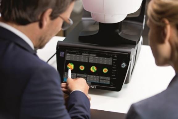Ve foropteru byl nastaven test,,retinoscopy, který zajišťoval binokulární předsazení +1,5 dpt, čemuž odpovídala vyšetřovací vzdálenost 68 cm.