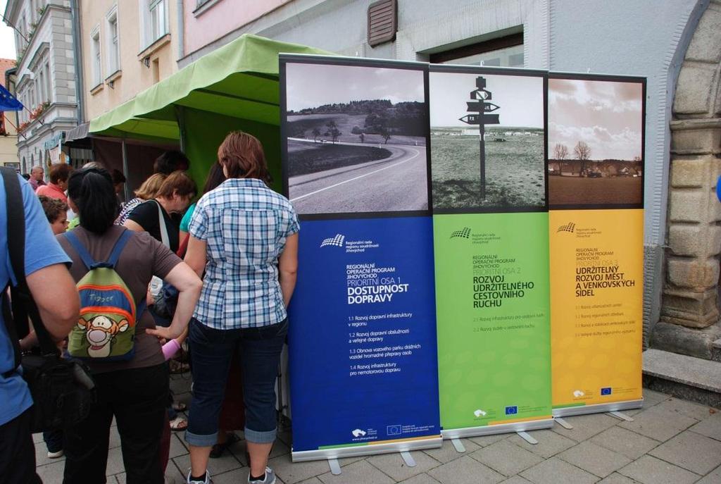 Obrázek č. 12: Prezentační stan ROP Jihovýchod Mezinárodní festival dokumentárních filmů Jihlava 16. ročník Mezinárodního festivalu dokumentárních filmů Ji.hlava proběhl ve dnech 23. 28. října 2012.