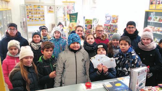 Informace a objednávky vstupenek (30 Kč) s místenkou (220 Kč) a večeří (100 Kč): tel. (všední dny): 517 541 811 od 8 do 14 h; 606 347 482 po 19. h; e-mail: s.rozcinska@centrum.cz. Mgr.