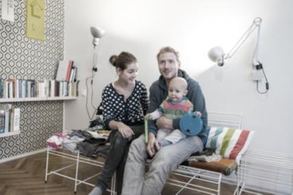 BYDLÍM, BYDLÍŠ, BYDLÍME 10 Nemusí vždy záležet na penězích, ani jak si svůj byt zařídíte, ale především na osobnosti LIDÉ A BYTY je moderní seriál o tom, jak dnešní lidé žijí, jak si zařizují byty a
