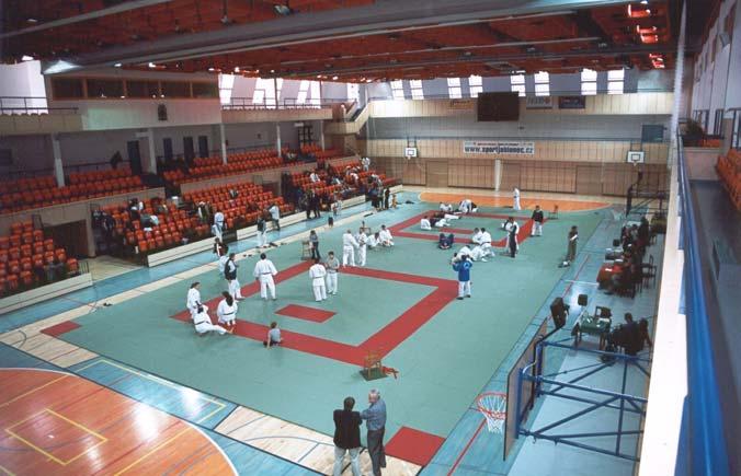 NÁZEV SPORT Jablonec nad Nisou s. r. o. PRÁVNÍ FORMA Společnost s ručením omezeným JEDNATEL Daniel Habětínek (pověřený řízením), od 1.1.2004 Ing. Vladislav Veselý SÍDLO Mírové nám.
