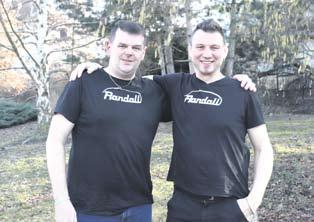 Před pěti lety se přestěhoval do Hostomic, kde se skamarádil s Dušanem Jínou. Radek inspiroval Dušana k tomu, aby vyzkoušel basovou kytaru. A tak vznikla kapela Randall.