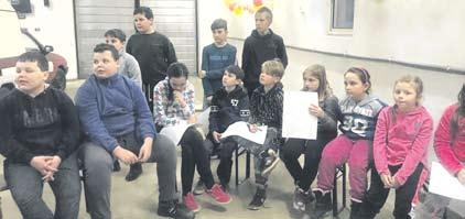 pásem. Tel. 603 233 216 /77/ Malí hasiči v Hostomicích v zimě nezaháleli Protože, nám počasí moc nepřálo, vrhli jsme se na opakování námi milované teorie.