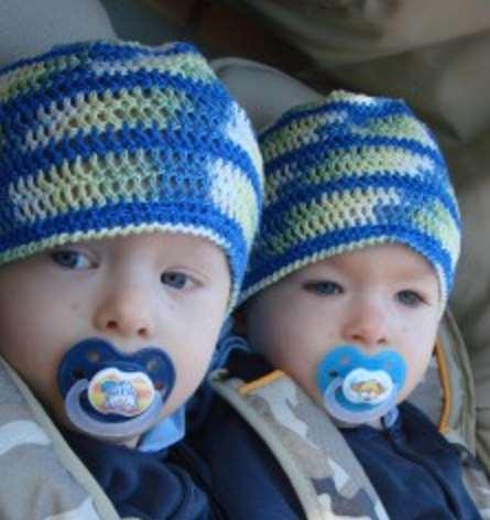 Matěj Matěj a Kuba se narodili v roce 2008. Od začátku měli problémy s krmením, později byla oběma dvojčatům diagnostikována dětská mozková obrna.