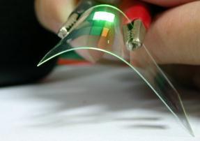 Organické LED OLED OLED (zkraka anglického Organic lighemiing diode) je yp využívající echnologii organických elekroluminiscenčních diod.