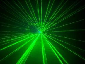 Hall Laserová dioda Zdroje koherenního záření Pro vznik koherenního záření musí bý splněno: Velké zesílení foonů pomocí simulované emise v