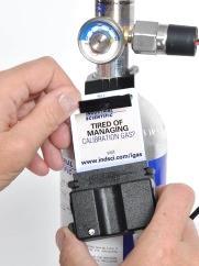 Přípojky pro tlakové láhve s kalibračním plynem jsou popsány níže pro sadu vstupů igas 2 CAL GAS.