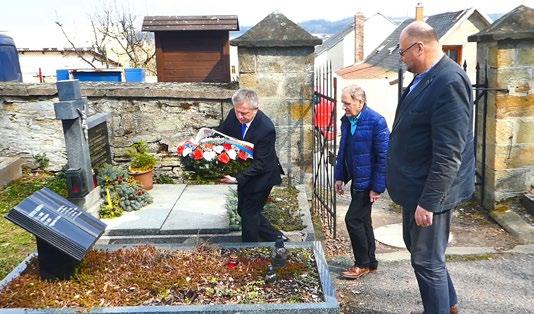 V této souvislosti musím s radostí oznámit, že Dobrušský zpravodaj zvítězil v druhém ročníku soutěže o nejlepší obecní zpravodaje v Královéhradeckém kraji v kategorii formátu A4 s celobarevnou