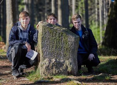 Nejstarší účastnici pak bylo 91 let. Trasa pochodu se každý rok mění, ale co zůstává stejné, je krásná jarní příroda a okolní krajina, která trasu lemuje.