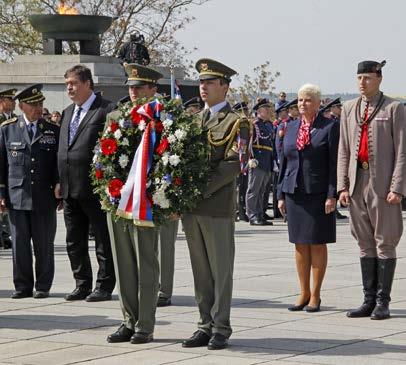 Poté ministr obrany v doprovodu náčelníka Generálního štábu Armády ČR provedl přehlídku nastoupených jednotek.