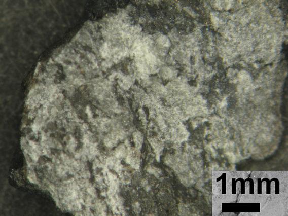 Petrograficky se chondrity dají rozlišit na typy 1 až 6, podle struktury, textury a minerálního složení; tyto typy též odpovídají stupni nízkoteplotní přeměny působením vody nebo stupni