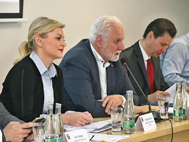 Zprávy z radnice Setkání starostů 5. dubna 2019 Hejtman a jeho náměstci Setkání starostů Rekonstrukce krajských silnic V pátek 5.