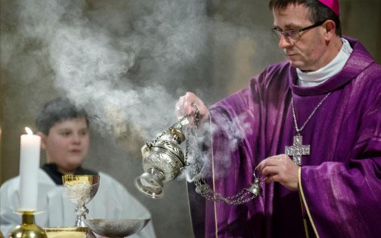 Postní doba je časem obnovy a obrácení se k Bohu Příští týden vstoupíme na Popeleční středu do postní doby.