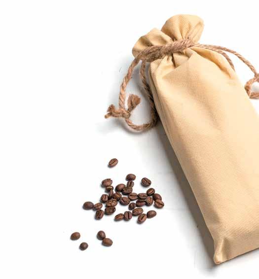 Káva Rocher Café Naše kávy Ve spolupráci s předním českým baristou Michalem Nováčkem (nejlepší český barista za rok 2012 a vítěz mezinárodní soutěže Barista Open v italském Trieste) a partnerskou