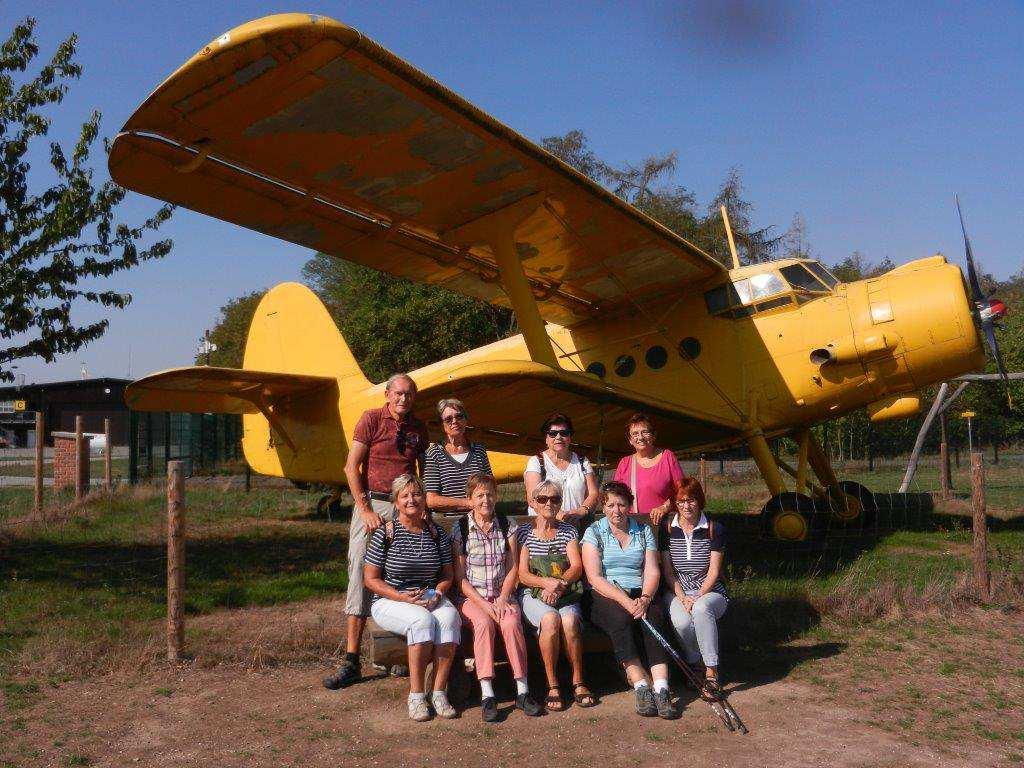Tak je letiště hlavně muzeem zajímavých letadel většinou v provozuschopném stavu. Žlutý Antonov AN-2 u kterého jsme se vyfotili, je u nás dobře známý pod přezdívkou Andula.