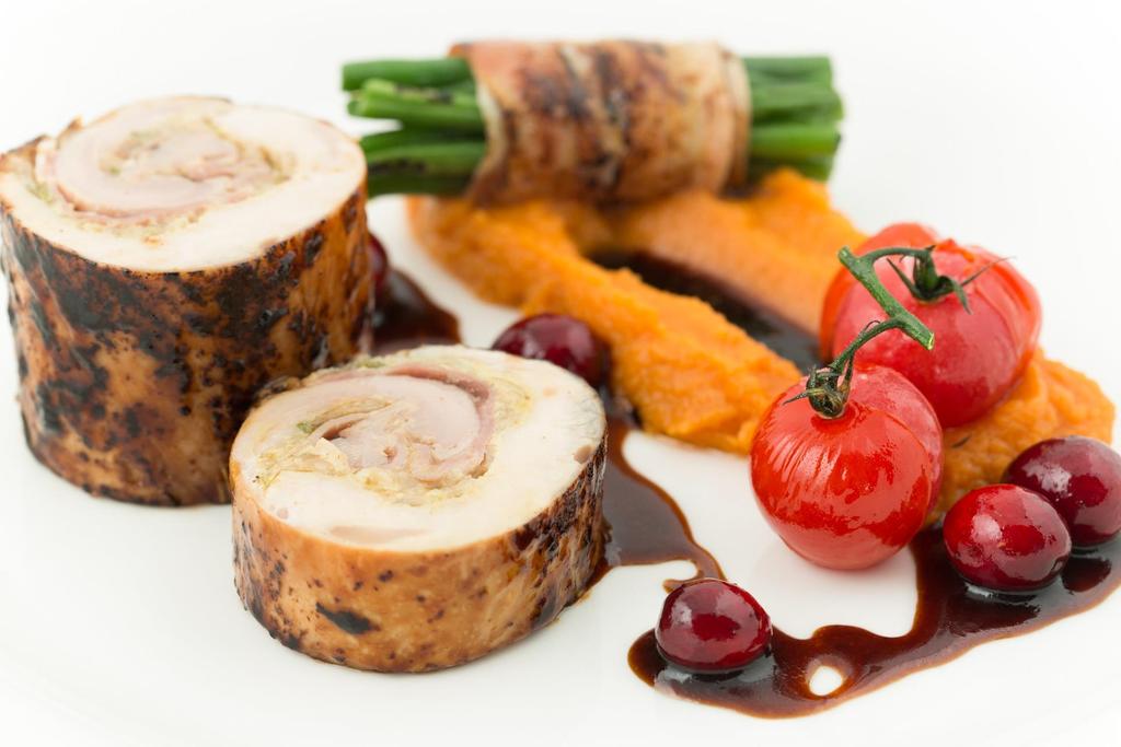 NABÍDKA MENU VYTVOŘTE SI VAŠE VLASTNÍ MENU colourful stays Níže je nabídka, ze které si můžete sestavit Vaše vlastní dvou, tří nebo čtyř chodové menu.