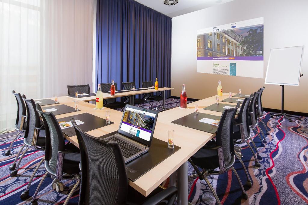 KONFERENČNÍ BALÍČKY hotels you can rely on KONFERENČNÍ BALÍČEK PARK INN 1 850 CZK za osobu/celodenní balíček Káva/čaj na uvítanou Ranní a odpolední kávová přestávka Park Inn Oběd formou bufetu (Chef
