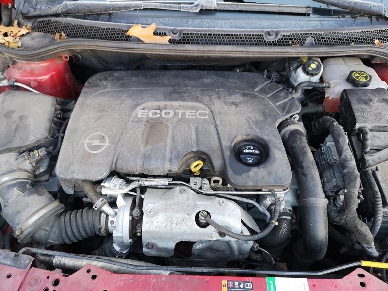 , kryt prostoru ložného, kryt zavaz. prostoru / roleta vysouvací, lampičky na čtení vpředu (2), lampičky na čtení vzadu, motor 1,6 Ltr. - 81 kw CDTI DPF, nosič střeš. podél.