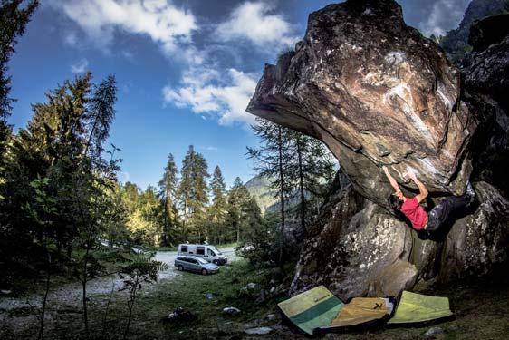 Niccolò Ceria, The ghost ship 8B+ (FA), Champorcher ÚDOLÍ AOSTA Champorcher V prostředí sportovního lezení se údolí Aosta proslavilo především svými pozoruhodnými skalními útvary, které se táhnou od