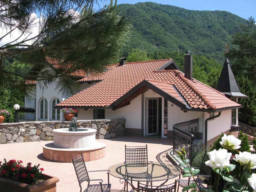 Ubytování je v nových apartmánech (postaveno rok 2016), po 4 osobách.
