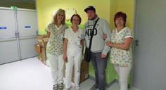1/19 Finanční dar zpříjemní prostředí pacientům na onkologii Skupina The Boom and Orchestra uspořádala v sobotu 15.