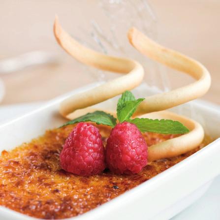 SESTAVTE SI SVŮJ VLASTNÍ BUFFET DEZERTY Selekce tradičních českých minidesertů Čokoládová pěna s ananasem Jablečný mini závin s vlašskými ořechy a rozinkami Ořechový řez Čokoládová pěna s višněmi v