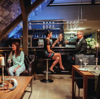 vlastní šatna Možnost využití venkovní terasy, bezbariérový přístup Vaření formou live cooking Grilování na terase MOŽNOSTI