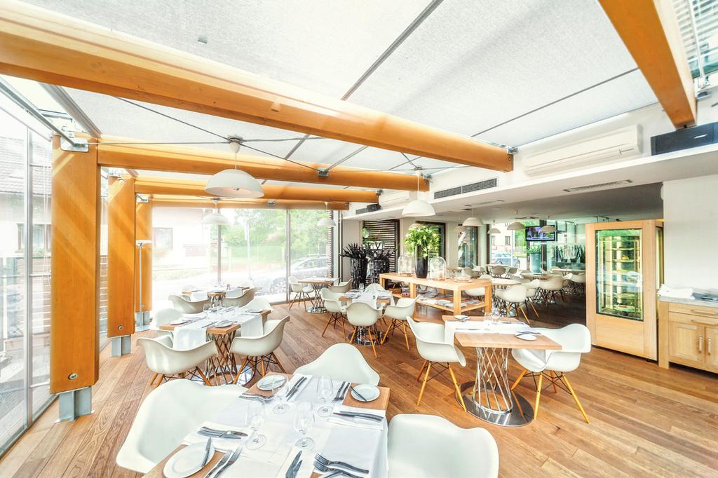 PROSTORY PRO VÁS KAFE RESTAURANT Dokonalé místo pro nerušené ranní meetingy či obchodní jednání.