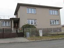 2. Rodinný dům Dvůr Králové nad Labem Nabídková cena: 3 090 000,- Kč Cena po redukci na pramen ceny: 2 781 000,- Kč Zpracovatel vychází z úvahy, že se nebude realizovat nabízená částka v plné výši
