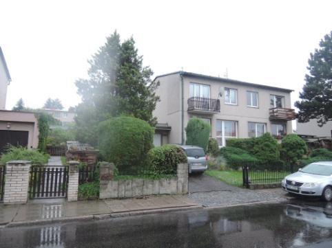 Zdroj informace: realitní server, 3/2018 Plocha užitná : 130 m 2 Cena za m 2 užitné plochy: 21 392,- Kč/m 2 Nabídka: Prodej rodinného domu o 2 bytových jednotkách v obci Dvůr Králové nad Labem.