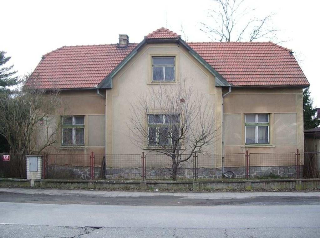 9) Rodinný dům Nabídková cena: 2 200 000 Kč Lokalita: Zaříčanská, Praha 9 - Újezd nad Lesy Stavba: Cihlová