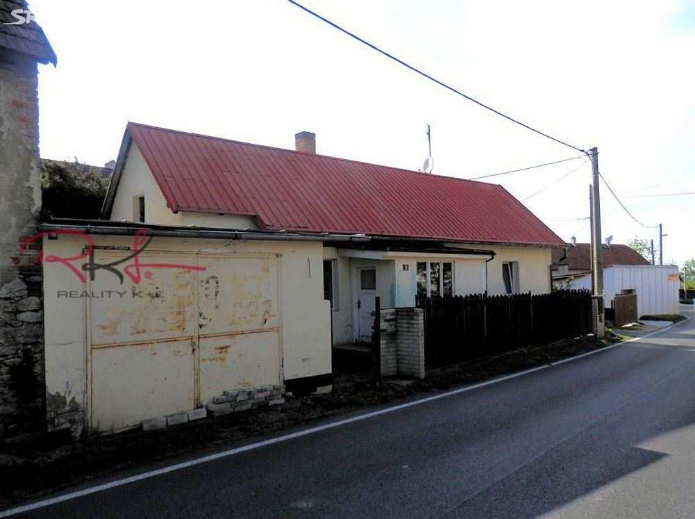 3) Rodinný dům Nabídková cena: 1 650 000 Kč Lokalita: ul.