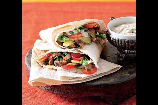 Amebiáza Invazivní amébiáza SHAWARMA postihuje 50 miliónu lidí na světě alimentárně Entamoeba histolytica Vředy v rektosigmatu a céku, ale může být i