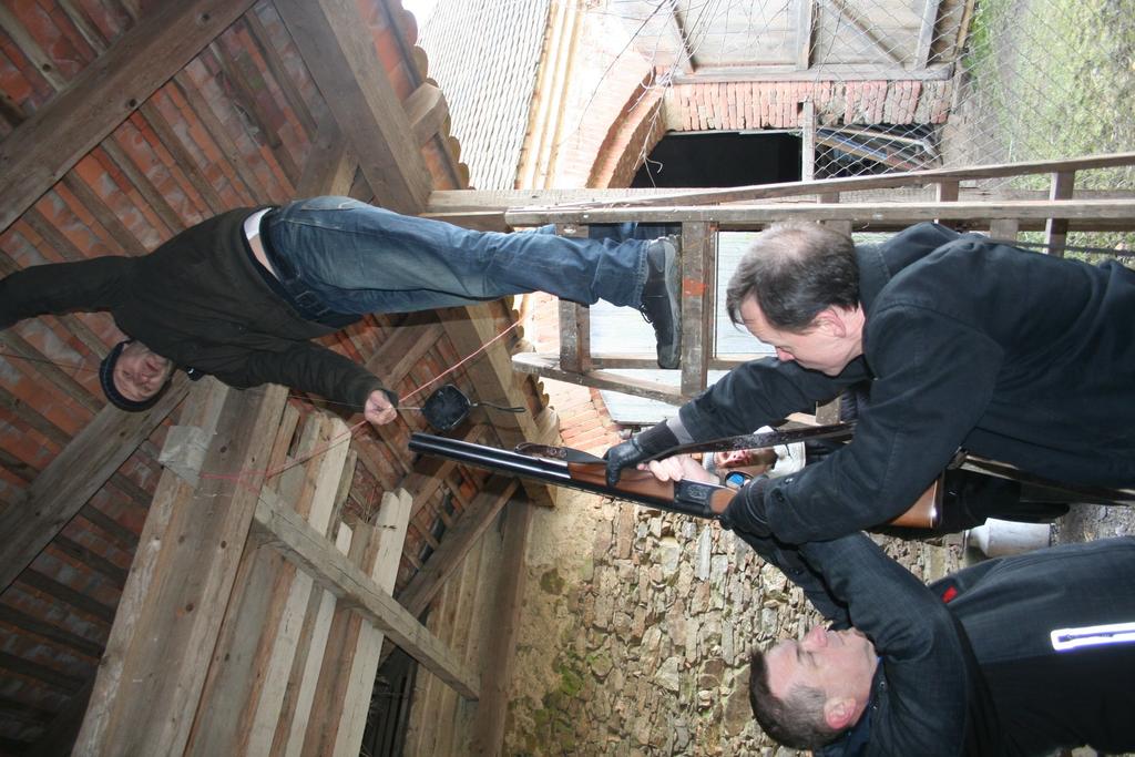 Příloha č. 2 96 Fotodokumentace k vyšetřovacímu pokusu prováděnému k případu vraždy P. P. ze dne 2. 5.
